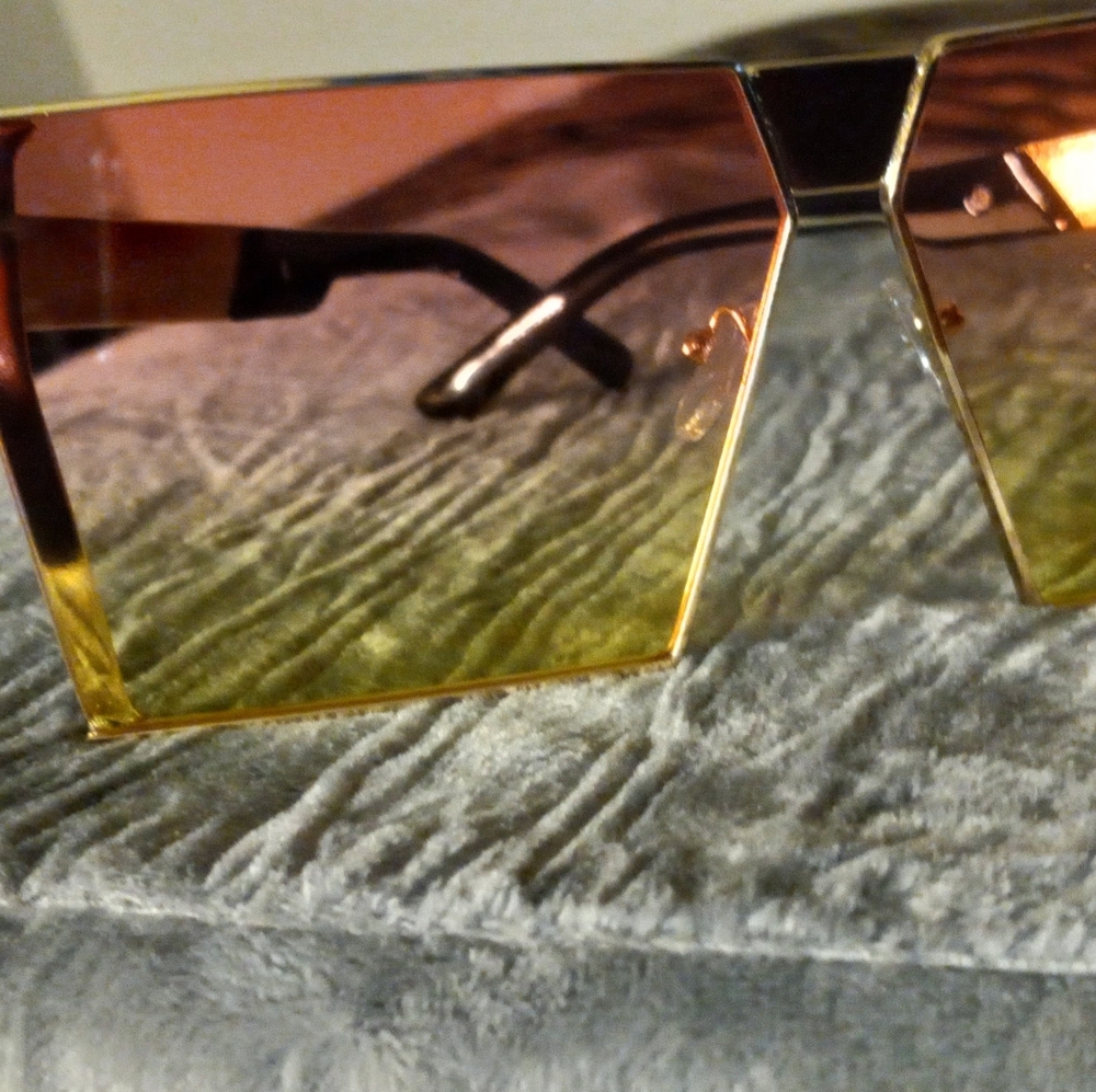 2 tone new never worn sunglasses